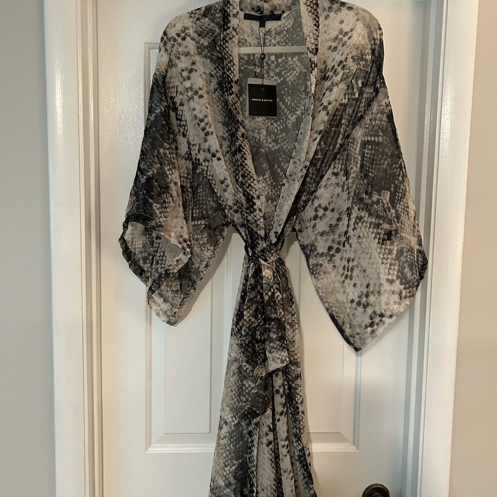 Sheer wrap. One size.